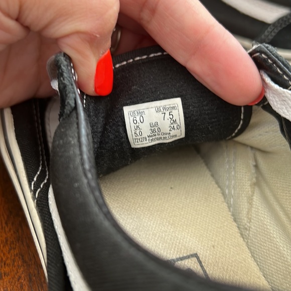 Vans 7.5 - Picture 3 of 3